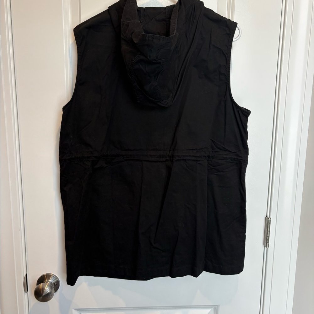 Zenana Outfitters Black Vest with Gold Zipper - Picture 3 of 3